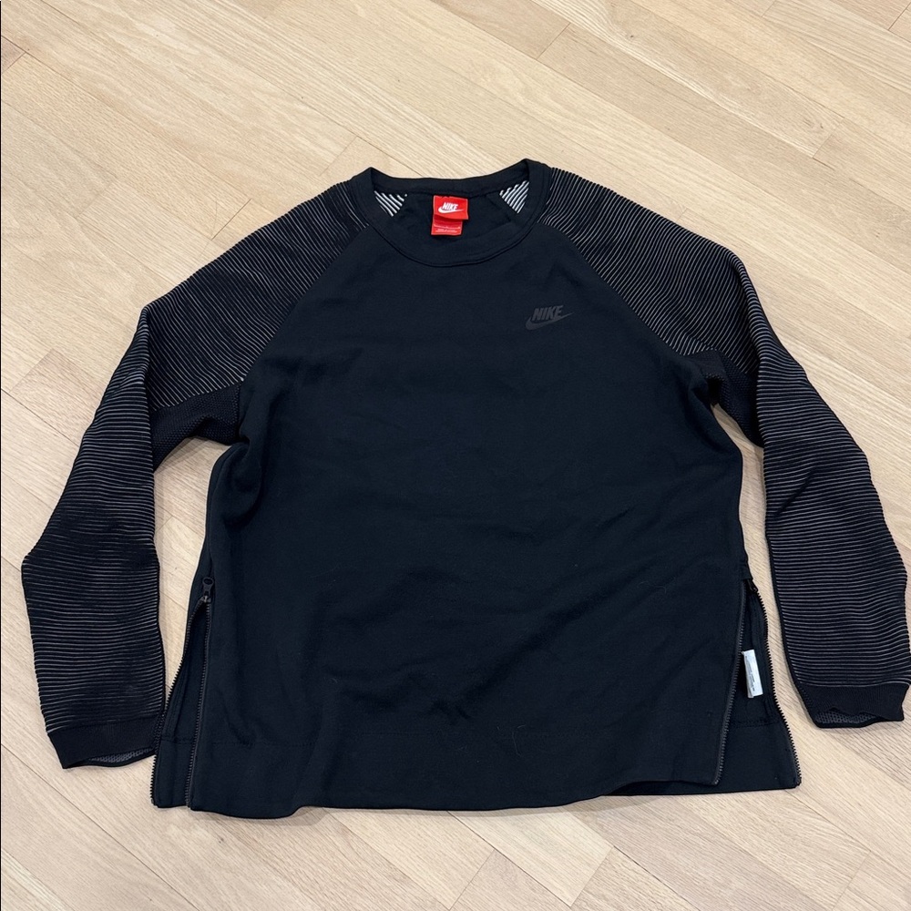 Nike sweater large